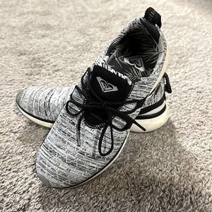 Roxy Runners Size 7 black and white stretchy